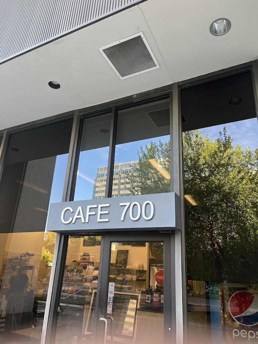 Cafe 700